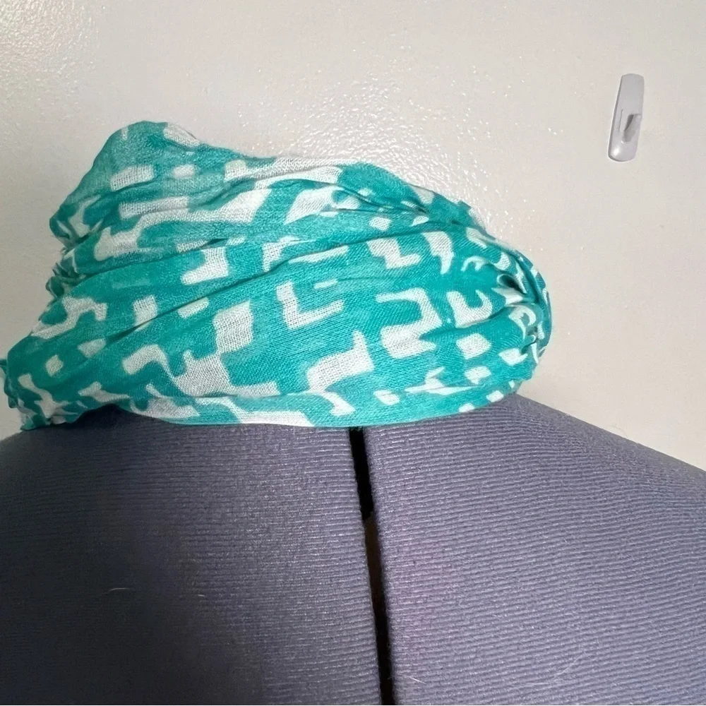 Neck Scarf Green White Geometric